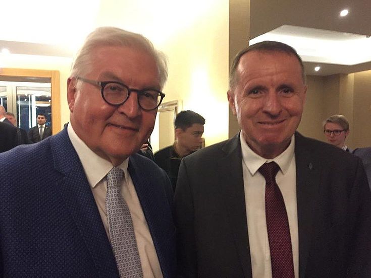 Der Leiter der Vertretung  der Hanns-Seidel-Stiftung in Zentralasien, Dr. Max Georg Meier, mit dem Präsidenten der Bundesrepublik Deutschland Frank-Walter Steinmeier 