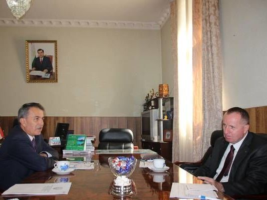 Direktor der Agentur für den Öffentlichen Dienst  unter dem Präsidenten der Republik Tadschikistan, Herr Dawlatow  Dshuma Muchmadalijewitsch
