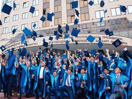 Absolventen des internationalen Masterprogramms in Astana/Kasachstan