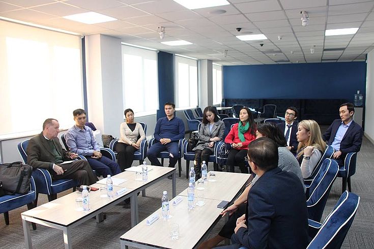 Teilnehmer des Treffens mit den HSS-Masterstudenten in Astana/Kasachstan